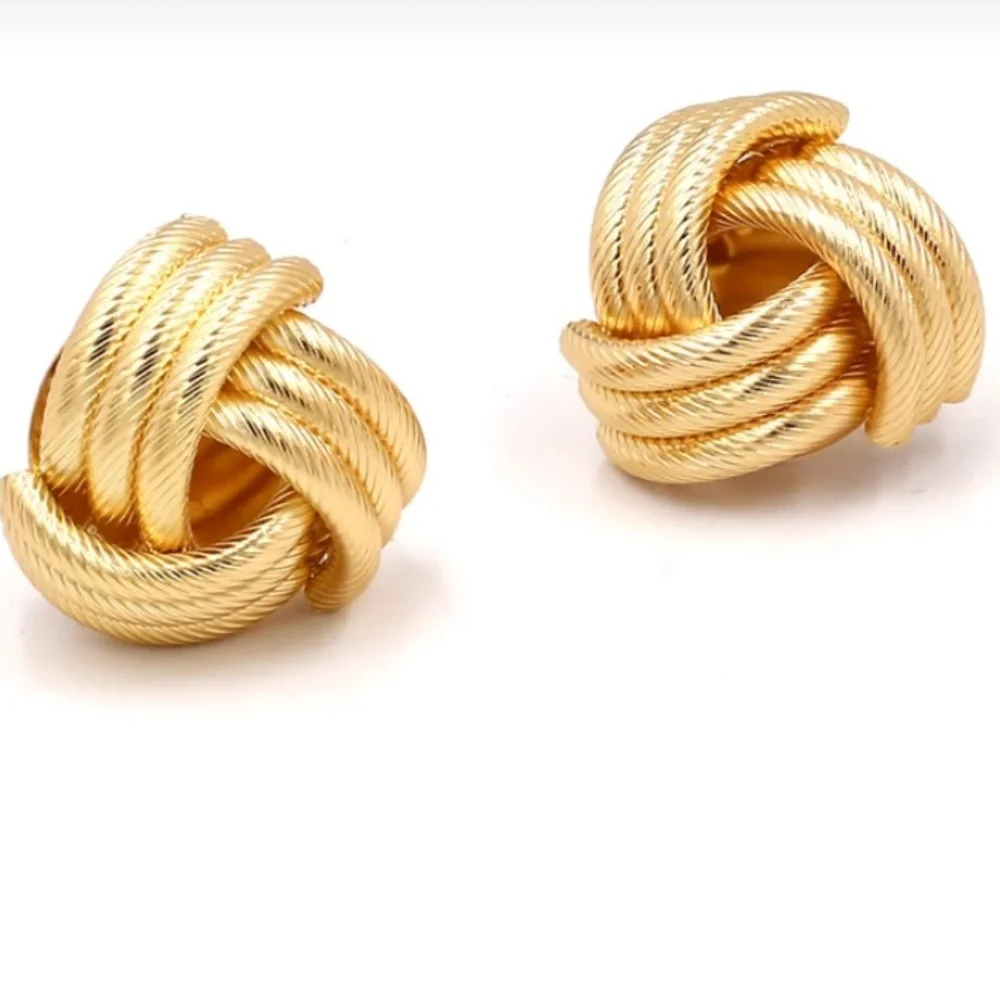 BNWT BEAUTIFUL LG GOLD-TONE KNOT STYLE EARRINGS - Picture 2 of 7
